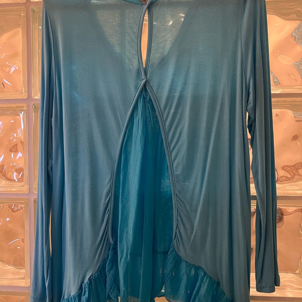 🛍⚡️Host Pick⚡️🛍 Ruffled Blue Top - Picture 2 of 3